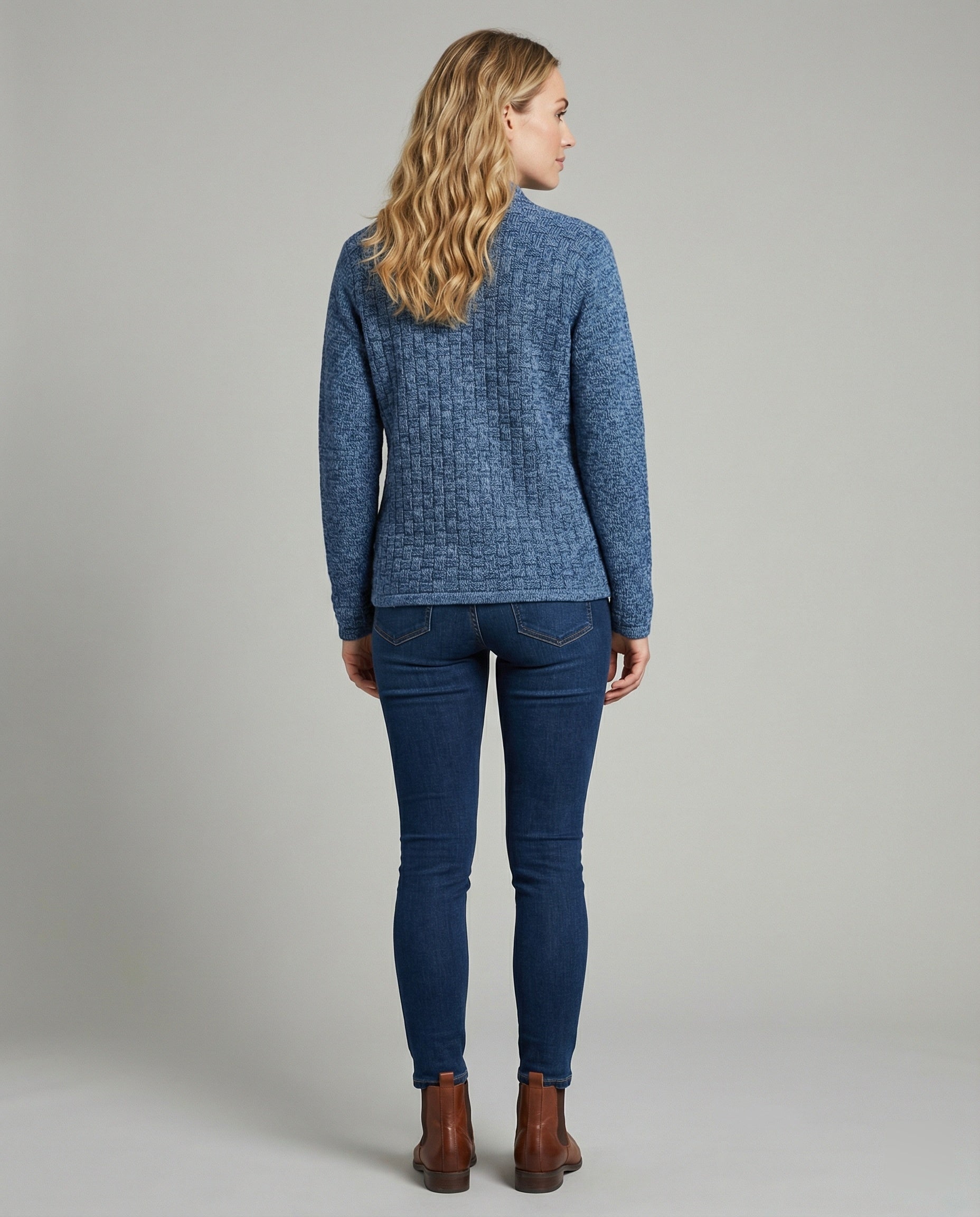 Strickjacke Damen elegant mit goldenen Knöpfen