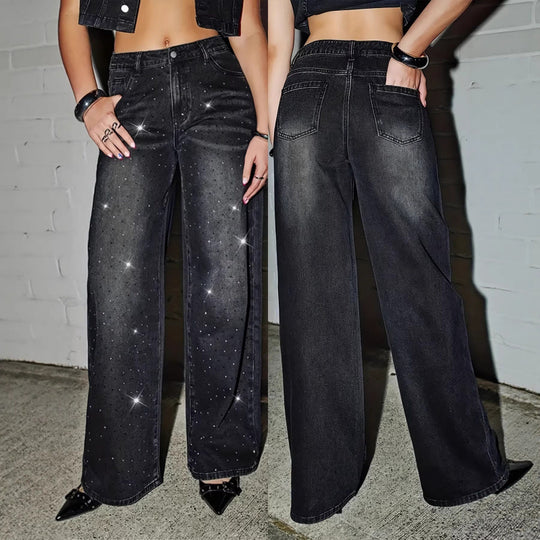 Damen Jeans-Outfit im modernen Streetstyle mit Glitzerdetails R&B