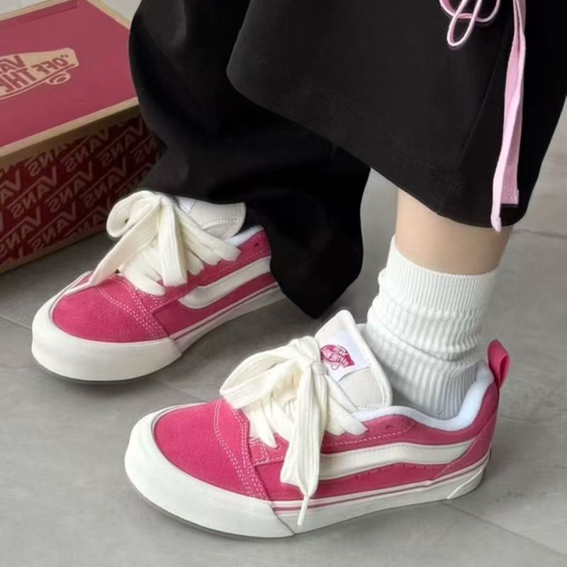 Damen Sneakers im Vintage-Stil mit farbigen Suede-Details