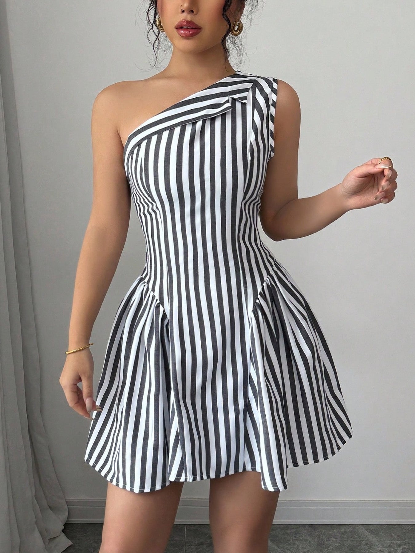 Damen Schulterfreies Streifen-Kleid mit eleganten Falten R&B