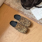 Damen Modische Clogs mit trendigem Leopardenmuster und ergonomischer Fußbettausstattung