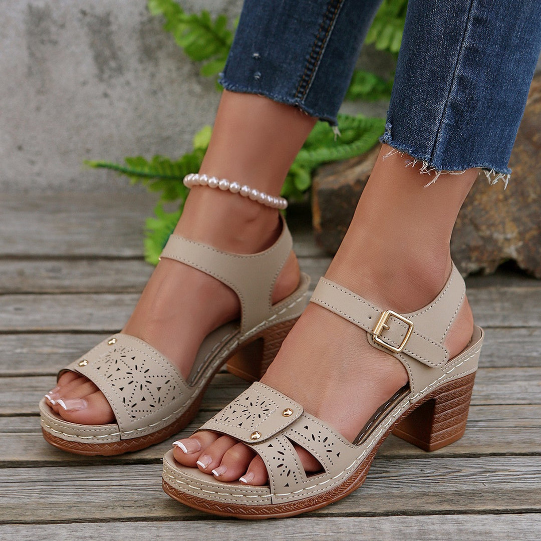 Damen Sandalen mit komfortablem Blockabsatz und dekorativem Lochmuster R&B
