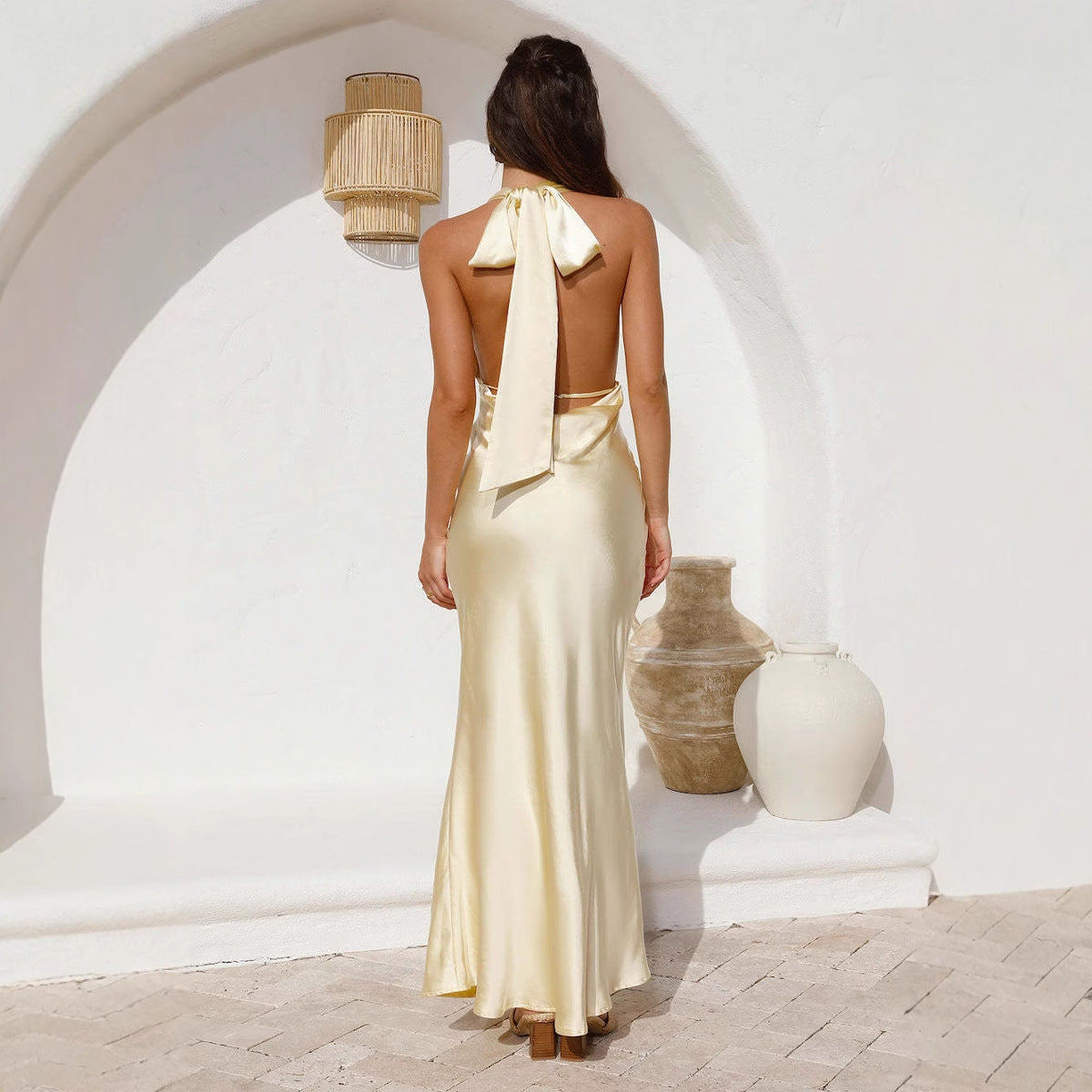 Damen Elegantes Wickelkleid mit schimmerndem Satin-Oberteil und tiefem V-Ausschnitt R&B