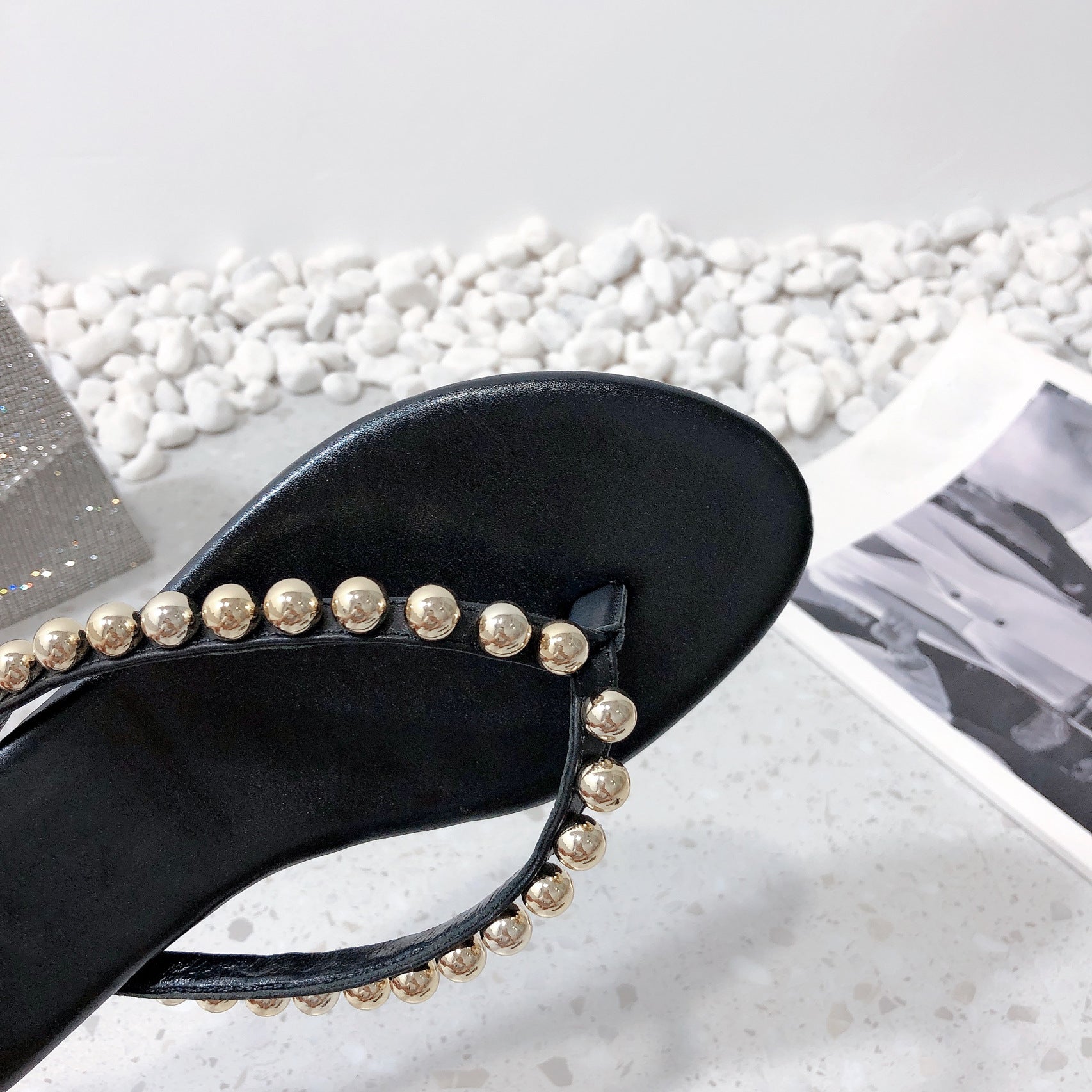Damen Glitzernde Zehentrenner-Sandalen mit elegantem Perlenakzent R&B