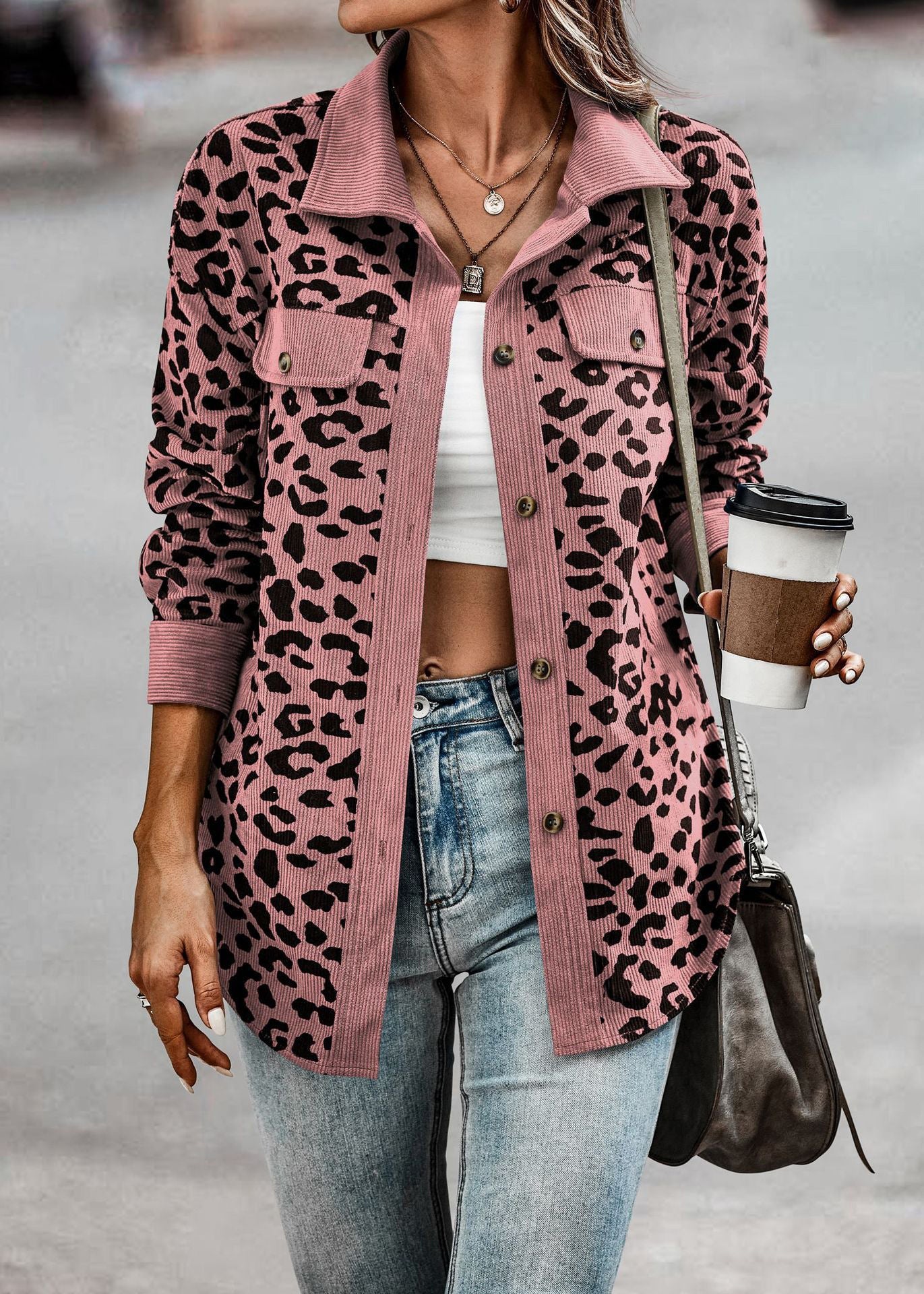 Damen Freizeitjacke im angesagten Leopardenmuster mit aufgesetzten Taschen R&B