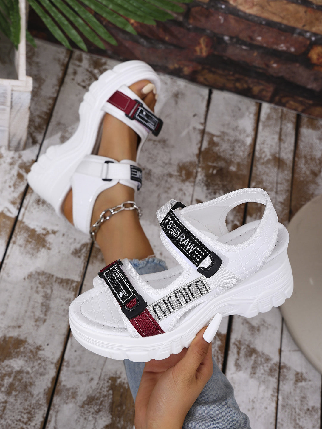 Damen Plateau-Sandalen mit verstellbaren Riemen und modischem Glitzer-Design R&B