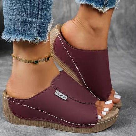 Damen Wedge-Pantoletten mit hochgezogenem Riemen und komfortablem Fußbett R&B