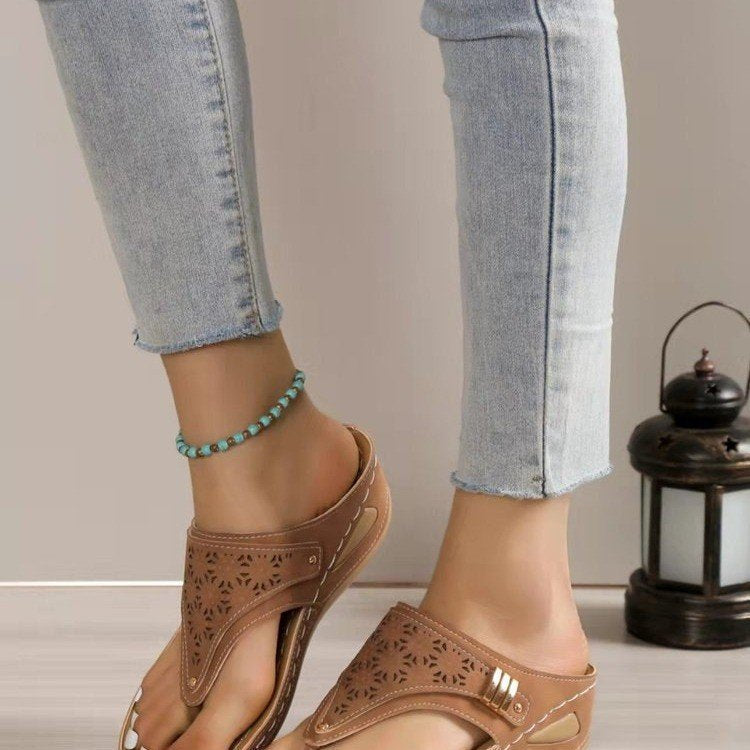 Damen Entspannende Zehentrenner-Sandalen mit modischem Cut-Out-Design und komfortablem Fußbett R&B