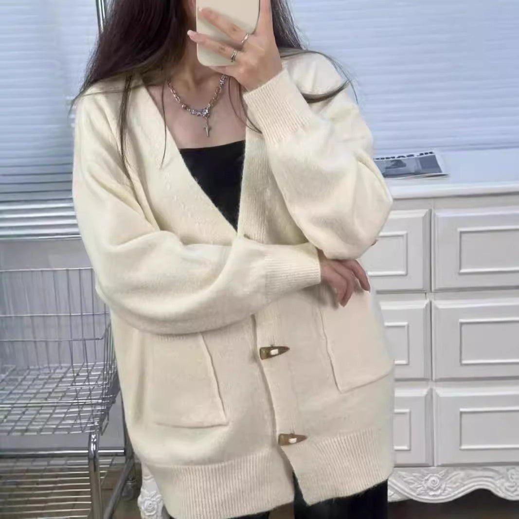 Damen gemütlicher Knitwear Cardigan mit großen Taschen und hochwertigen Knopfdetails R&B