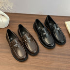 Damen elegante Loafers mit modischem Metall-Detail R&B