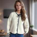 Damen kuschelige Strickjacke mit dekorativen Knopfdetails und Bindeverschluss R&B