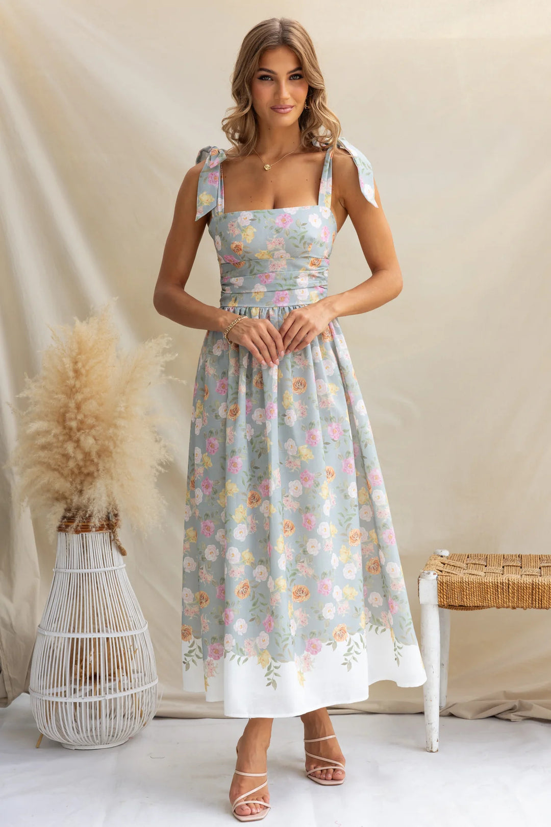 Damen Maxikleid mit verspielten Trägern und floralem Druck R&B