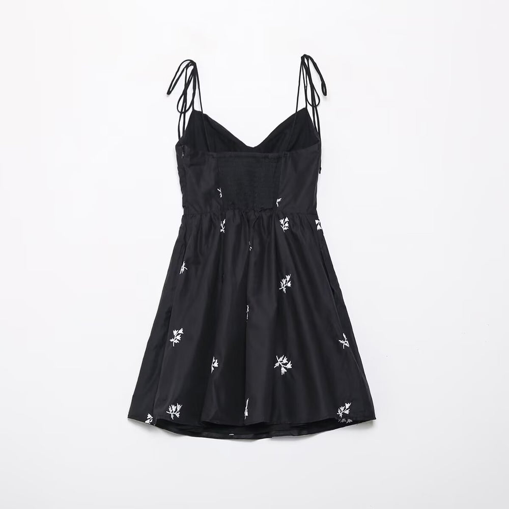 Damen Sommerkleid mit feinen Stickereien und verstellbaren Trägern R&B