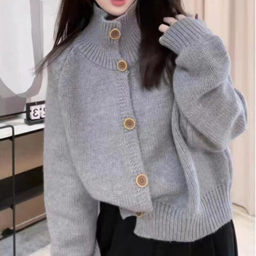 Damen gemütliche Strickjacke mit hohem Kragen und dekorativen Knöpfen R&B