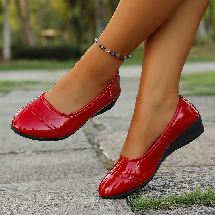 Damen Ballerinas mit elegantem Hochglanz-Lederober material und ergonomischer Laufsohle R&B