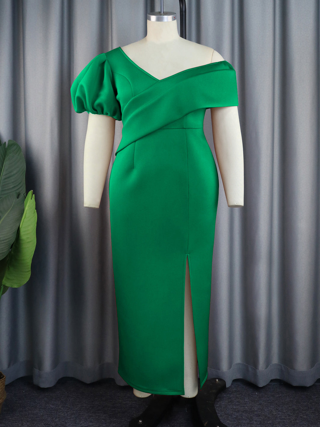 Damen Elegantes Maxikleid mit asymmetrischem Ausschnitt und voluminösen Puffärmeln R&B