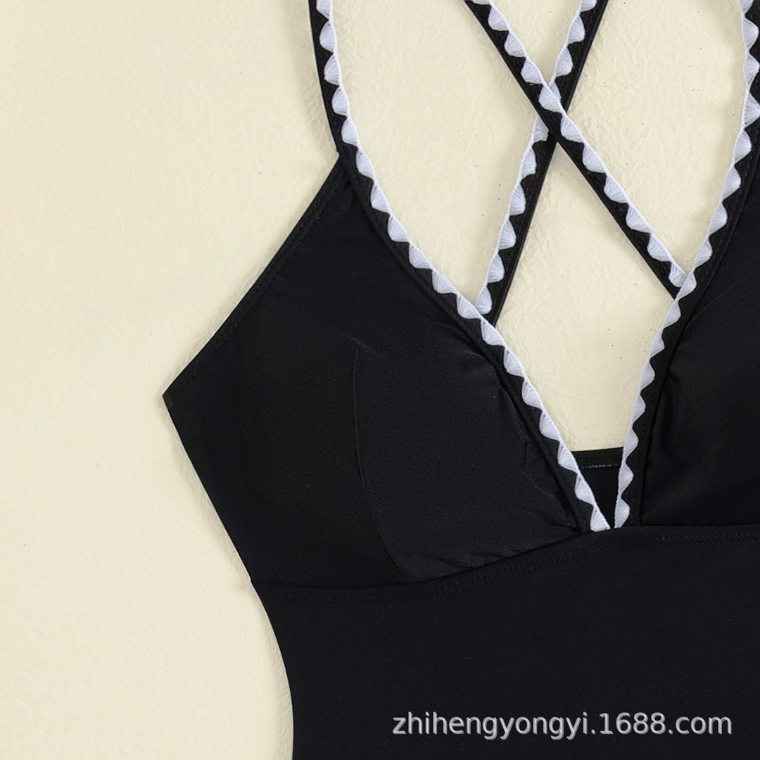 Damen Einteiliger Badeanzug mit trendigem Cut-Out und raffiniertem Überwurf R&B