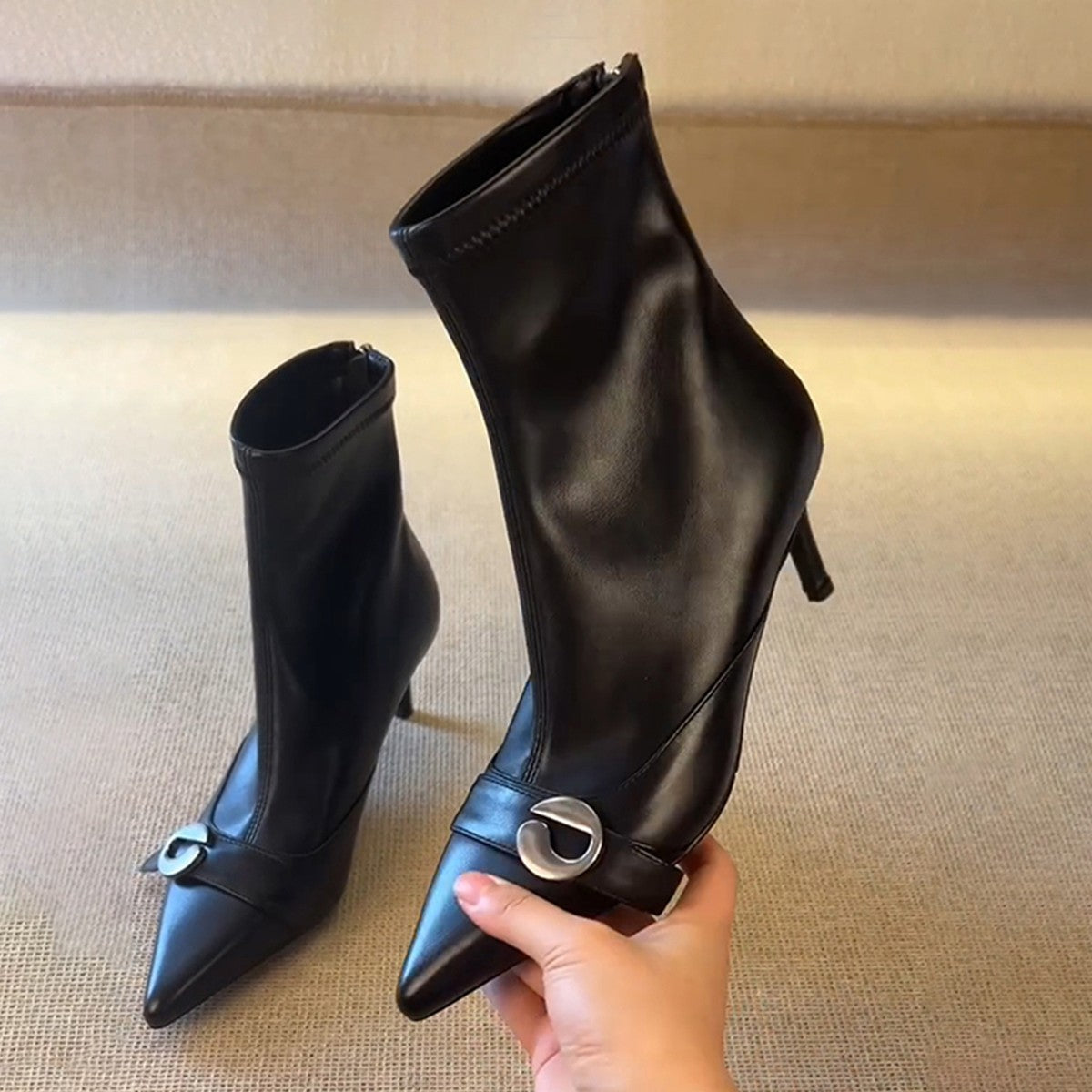 Damen elegante High Heel Stiefeletten mit modischer Schnallenverzierung R&B