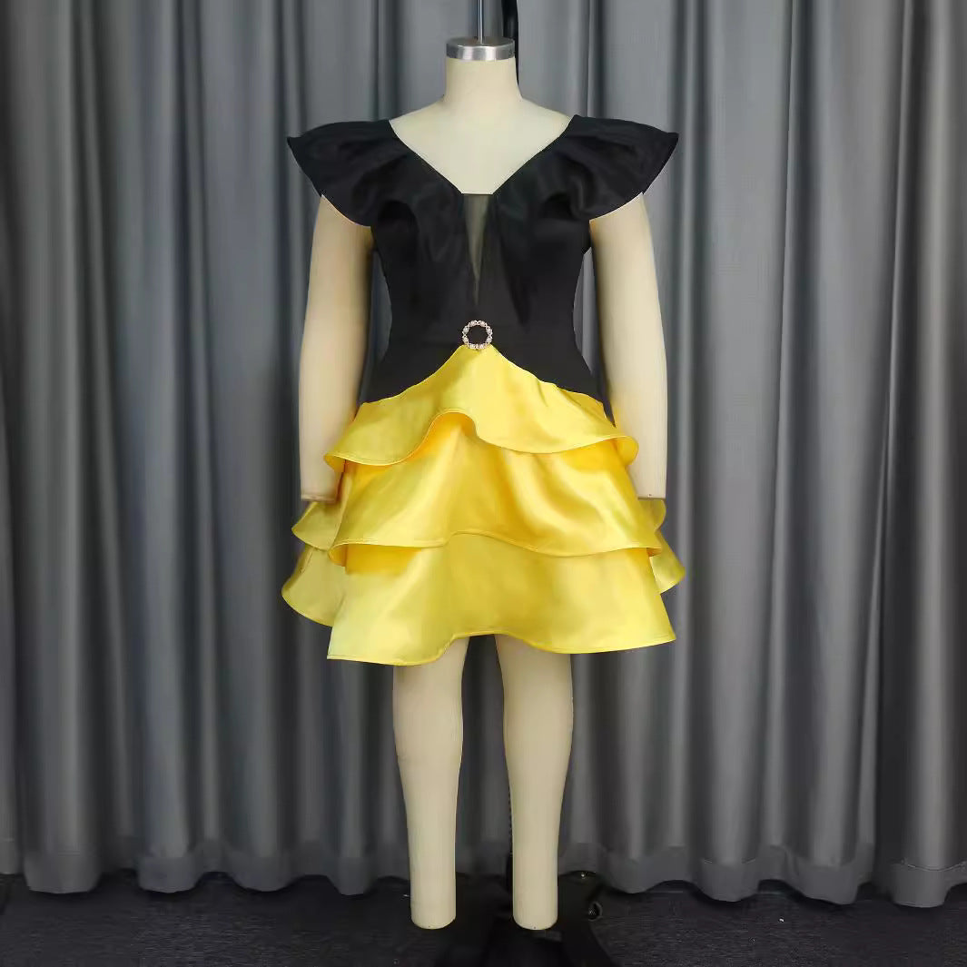 Damen Cocktailkleid mit voluminösem Rüschensaum und elegantem V-Ausschnitt R&B