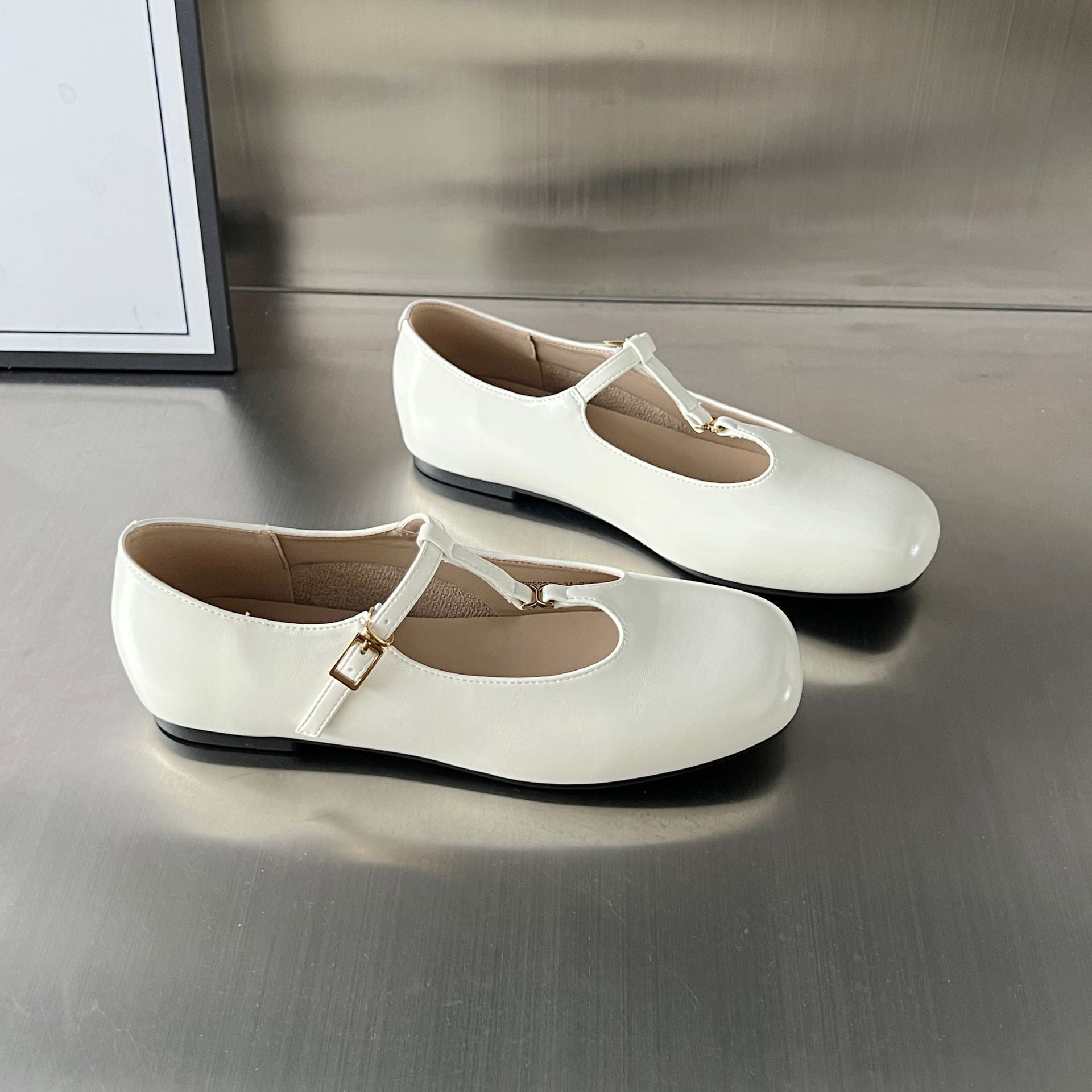 Damen Elegante Ballerinas mit doppeltem Riemen und modischem Glanzleder R&B