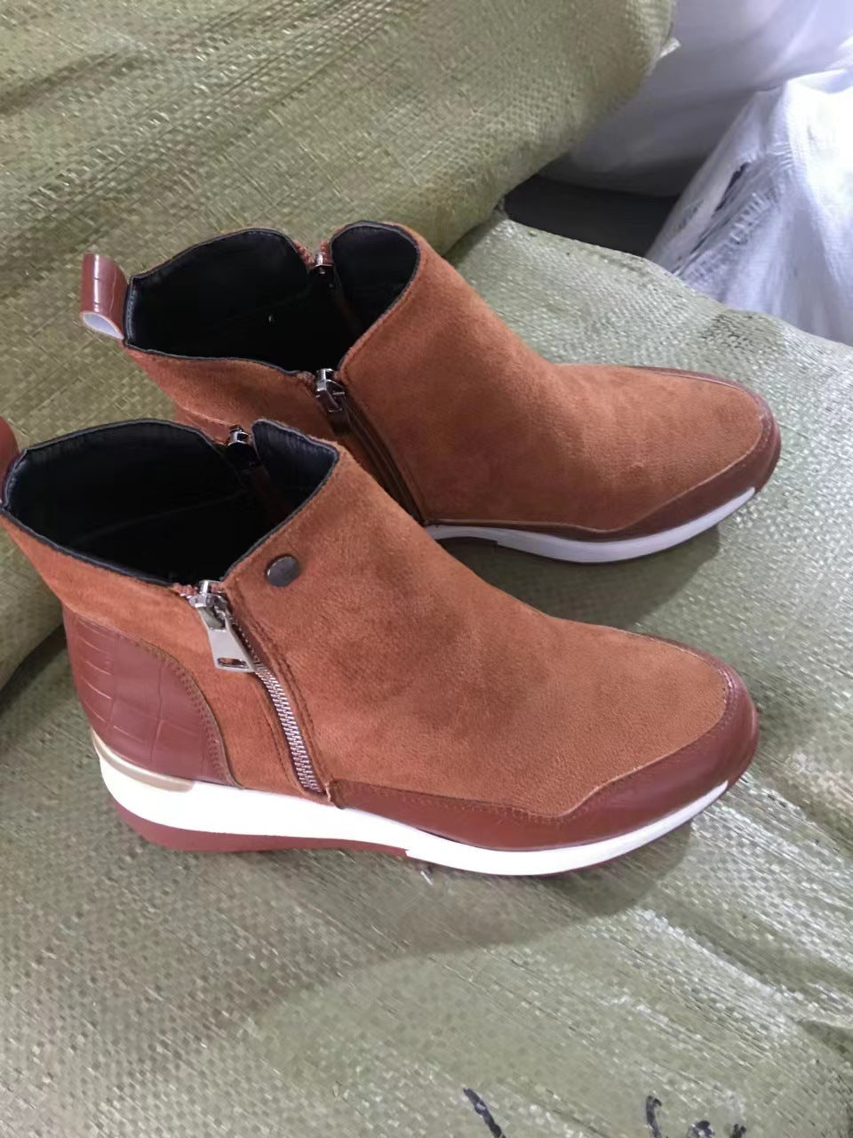 Damen Stiefeletten mit modischem Reißverschluss und eleganter Sohle R&B