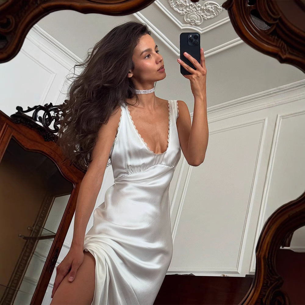Damen elegantes Satin-Nachtkleid mit tiefem V-Ausschnitt und Spitzenakzenten R&B