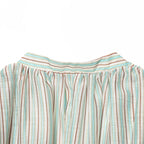 Damenbluse mit tiefem V-Ausschnitt und eleganten Rüschendetails R&B