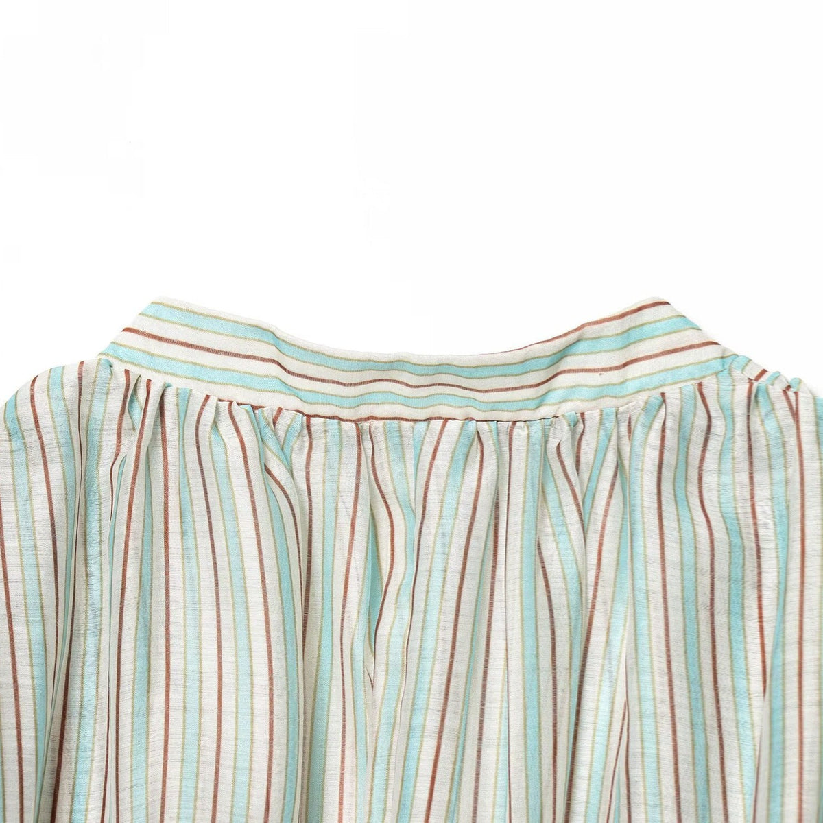 Damenbluse mit tiefem V-Ausschnitt und eleganten Rüschendetails R&B