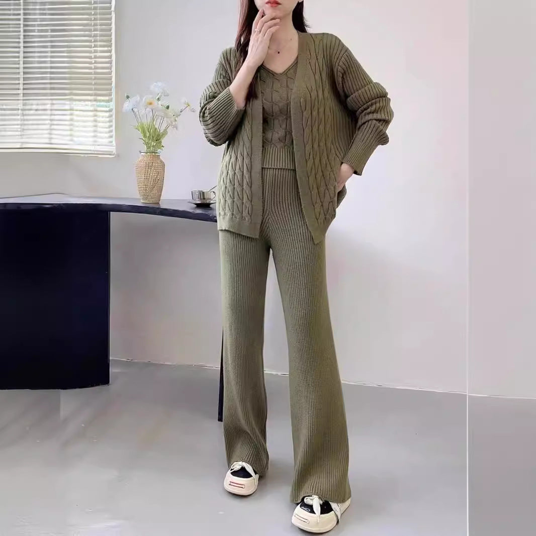 Damen Feinstrick-Ensemble mit originellem Zopfmuster und weiten Hosen