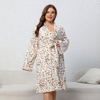 Damen Flauschiger Leoprint Bademantel mit Gürtel R&B