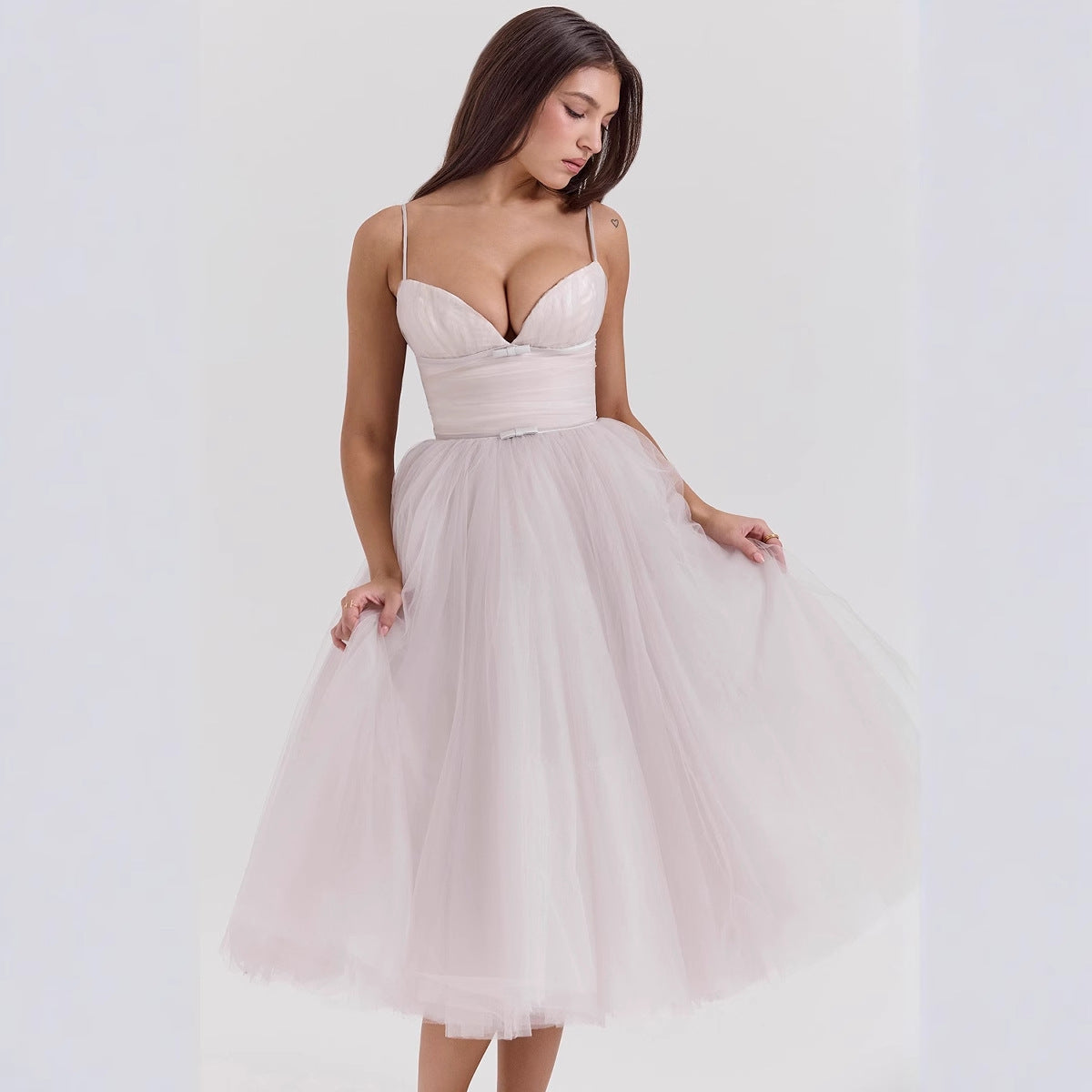 Damen Tüllkleid mit elegantem Oberteil und schwingendem Rock R&B