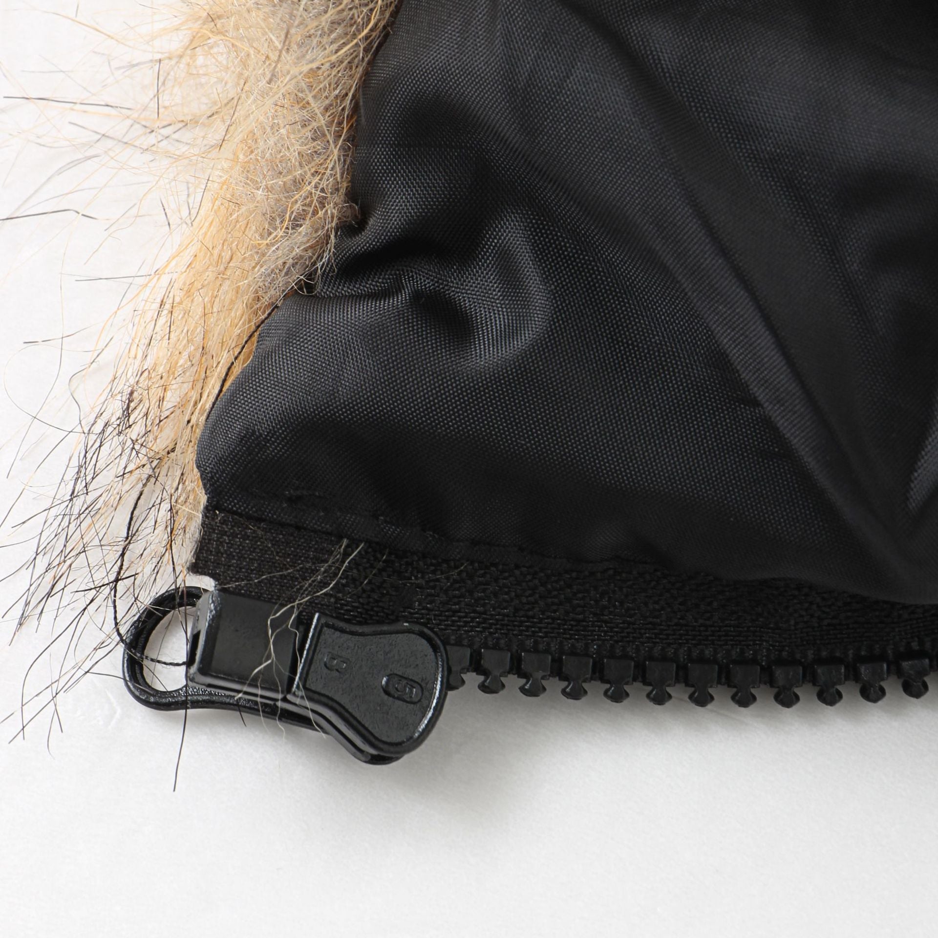 Damen Winterjacke mit abnehmbarer Kapuze und wärmender Fütterung