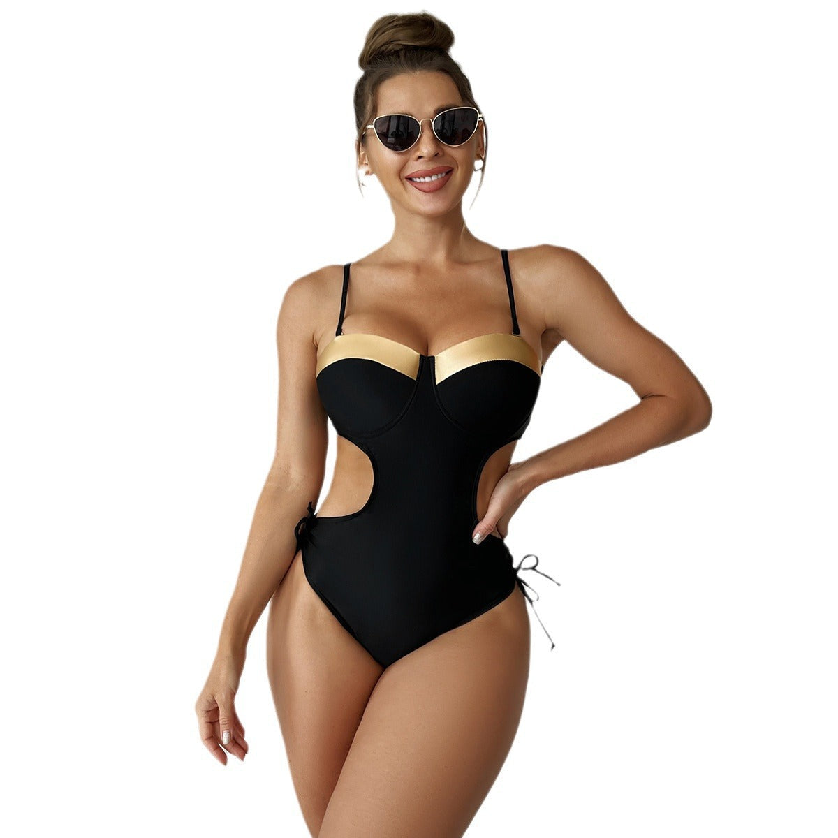 Damen BadR&Bekleidung mit Cut-Out-Details R&B