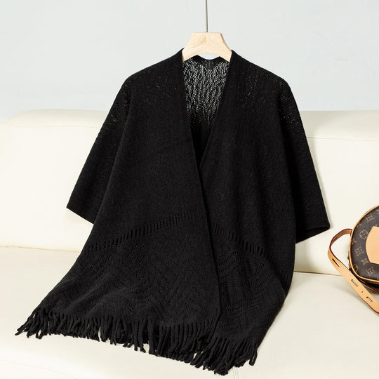 Damen eleganter Strickponcho mit fransigen Details und markantem Muster R&B