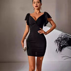 Damen figurbetontes Minikleid mit schmeichelndem V-Ausschnitt und Rüschendetails R&B
