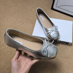 Damen Ballerinas mit glänzender Oberfläche und verspieltem Schleifen-Detail EB