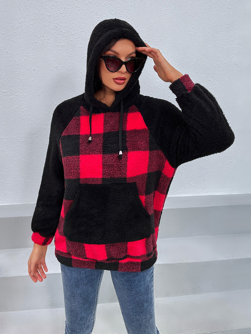 Damen kuscheliger Fleece-Hoodie im modernen Karomuster