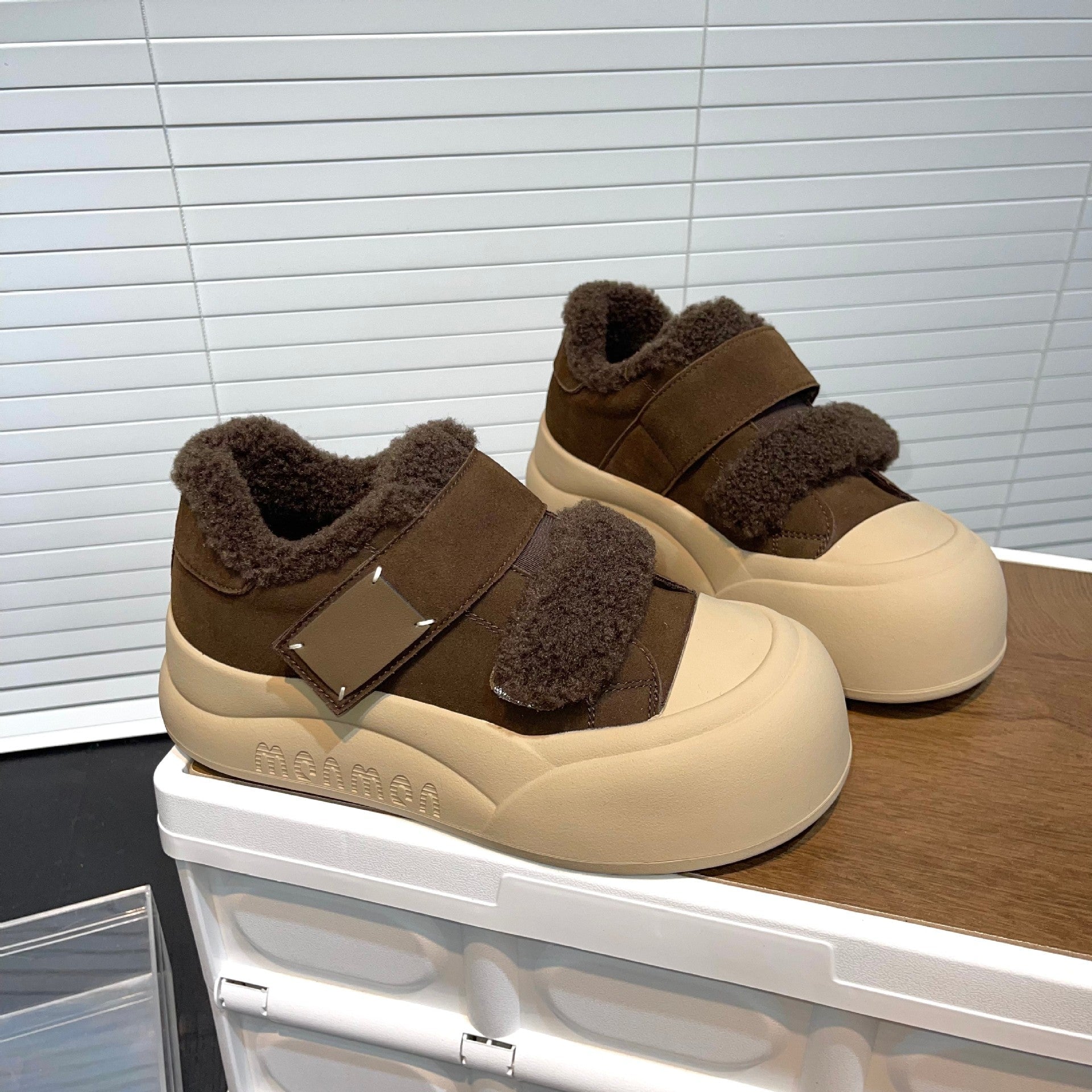 Damen komfortable Sneakers mit kuscheligem Innenfutter und verstellbarem Klettverschluss R&B