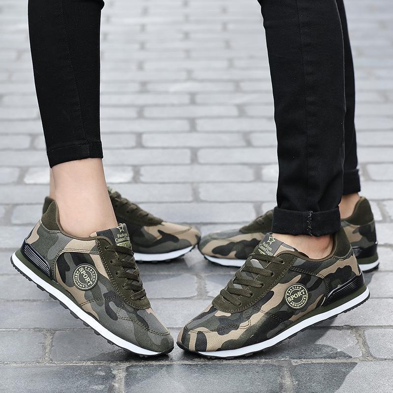 Damen Modische und sportliche Sneakers im Camouflage-Design