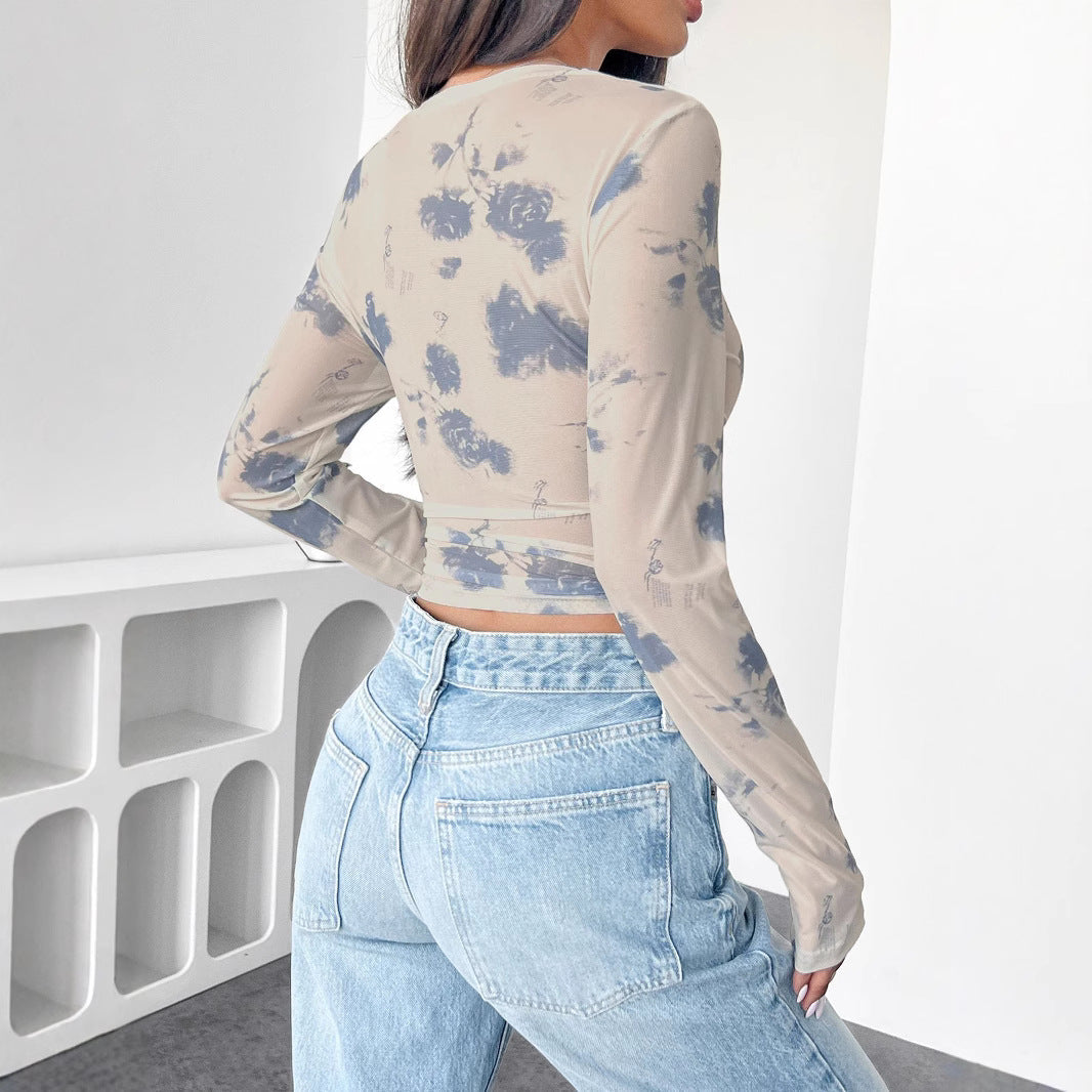 Damen nan figurbetontes tailliertes bauchfreies Mesh-Oberteil mit Rundhals, verlängerten Ärmeln, Daumenlöchern und dezentem Batikmuster R&B
