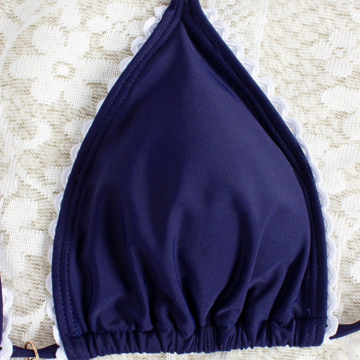 Damen Triangel-Bikini mit eleganter Rüsche und verschlusslosen Details