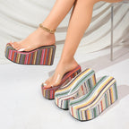 Damen Plattform-Sandalen mit transparentem Riemen und buntem Streifendetail