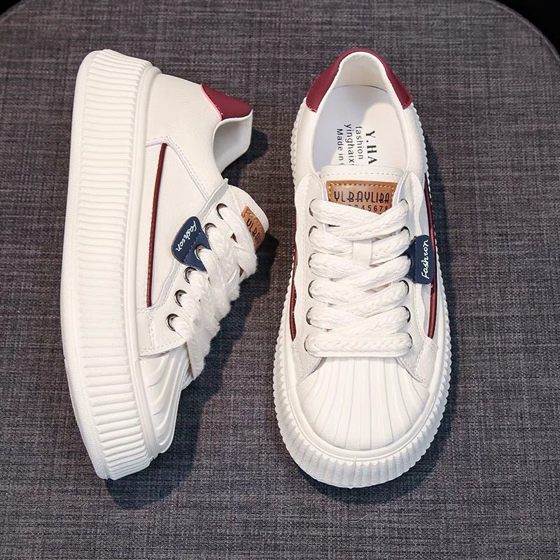 Damen Sportliche Sneakers mit charakteristischem Oberflächen-Design und rutschfester Sohle R&B