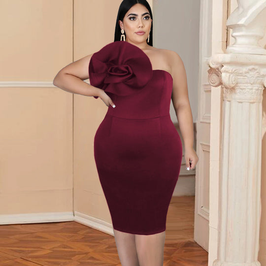 Damen Figurumspielendes Kleid mit asymmetrischem Oberteil und voluminösem Blütenakzent R&B