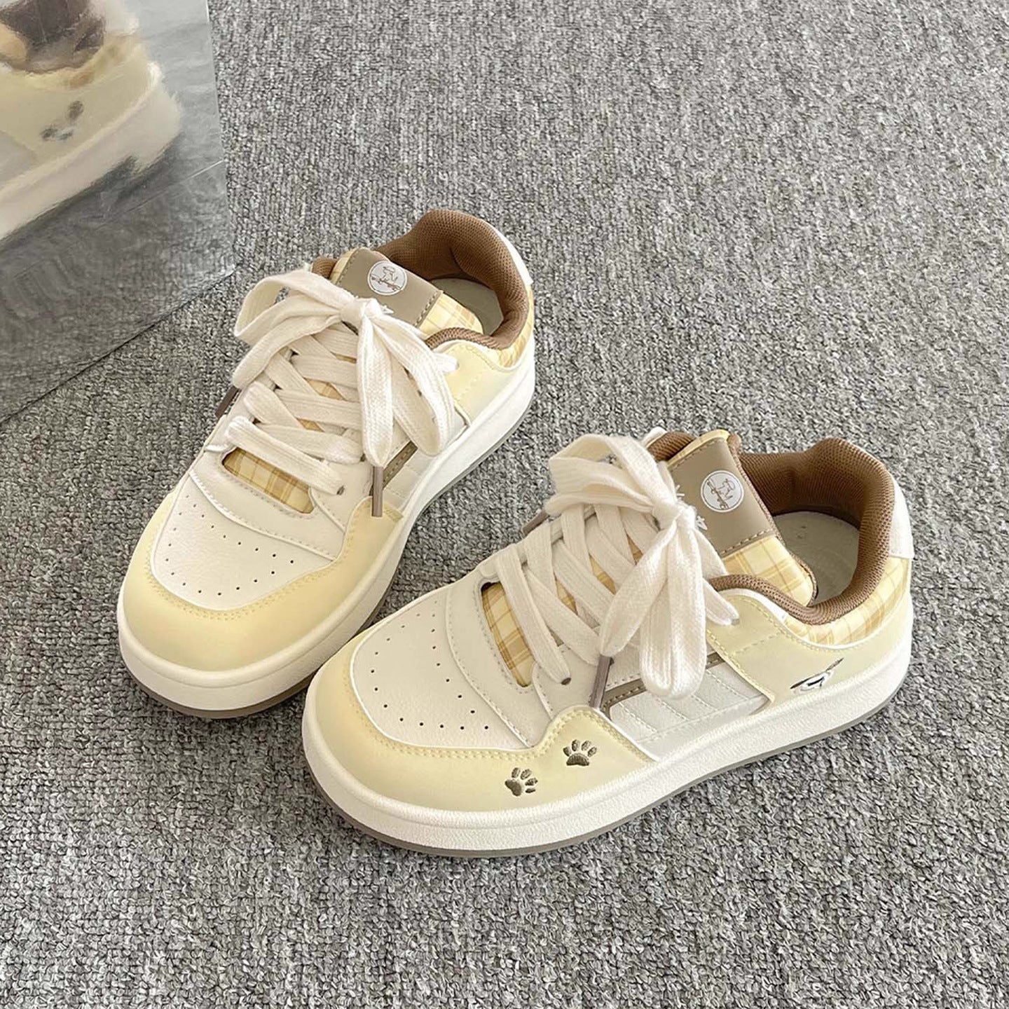 Damen Sneakers im verspielten Karo-Look mit Tiermotiven und bequemer Dämpfung