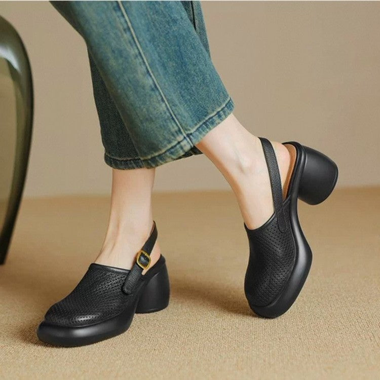 Damen Riemchen-Clogs mit perforierter Oberfläche und komfortablem Blockabsatz