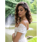 Damen Elegantes Spitzenkleid mit asymmetrischem Saum und verspielten Rüschendetails R&B
