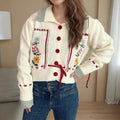 Damen Strickjacke mit floralen Stickereien und dekorativen Knöpfen R&B
