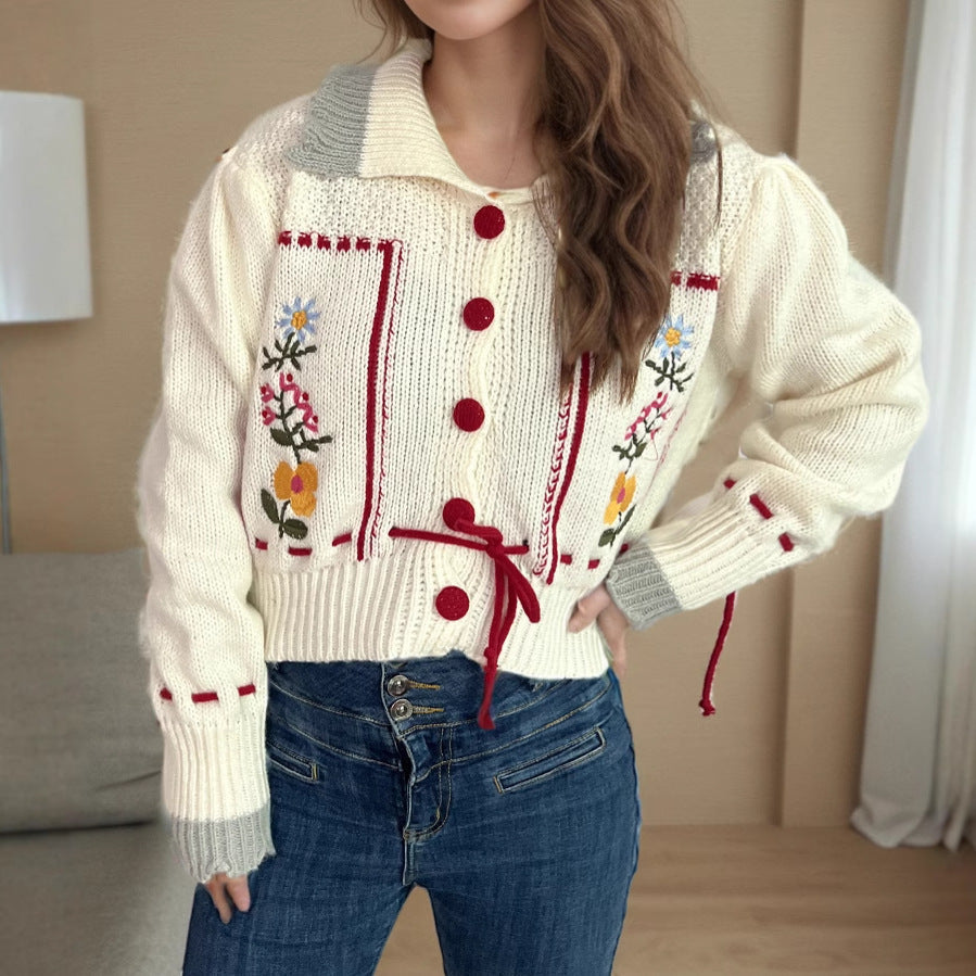 Damen Strickjacke mit floralen Stickereien und dekorativen Knöpfen R&B