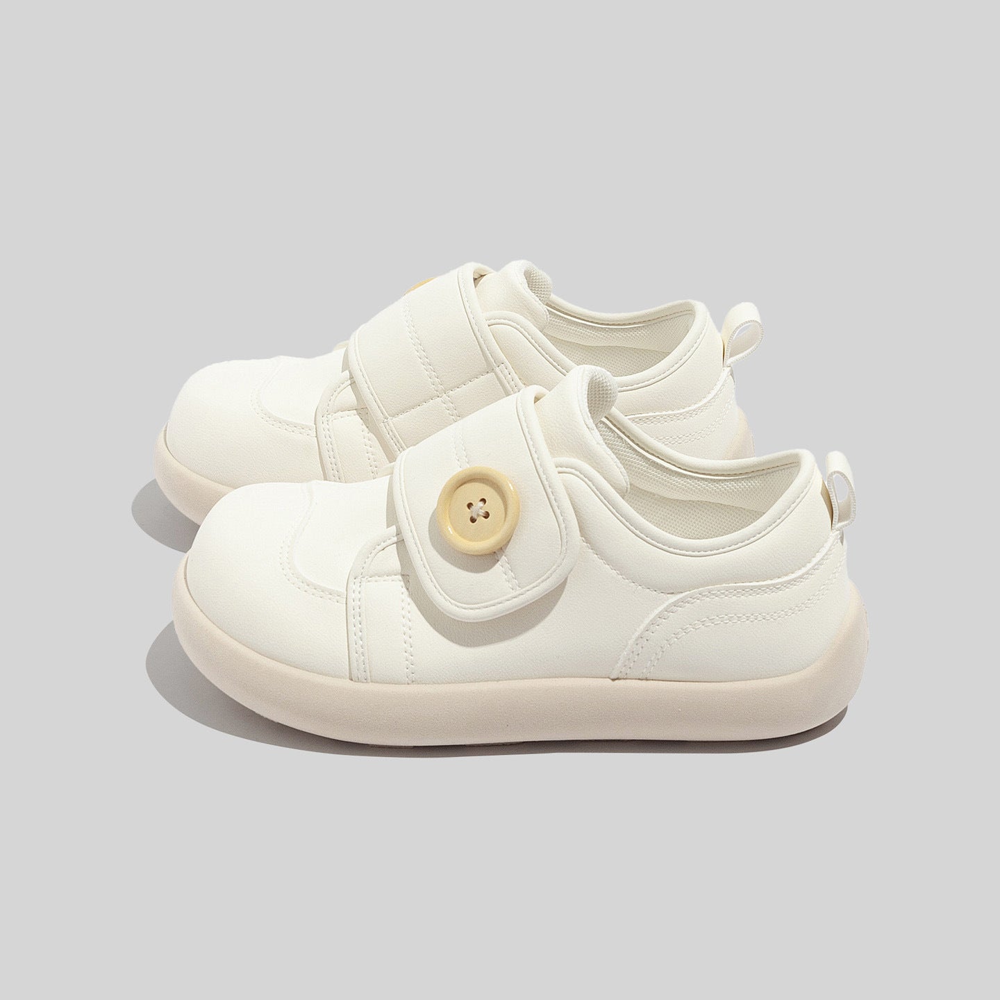 Damen Sneakers mit innovativem Knopfvorschluss und atmungsaktiven Eigenschaften